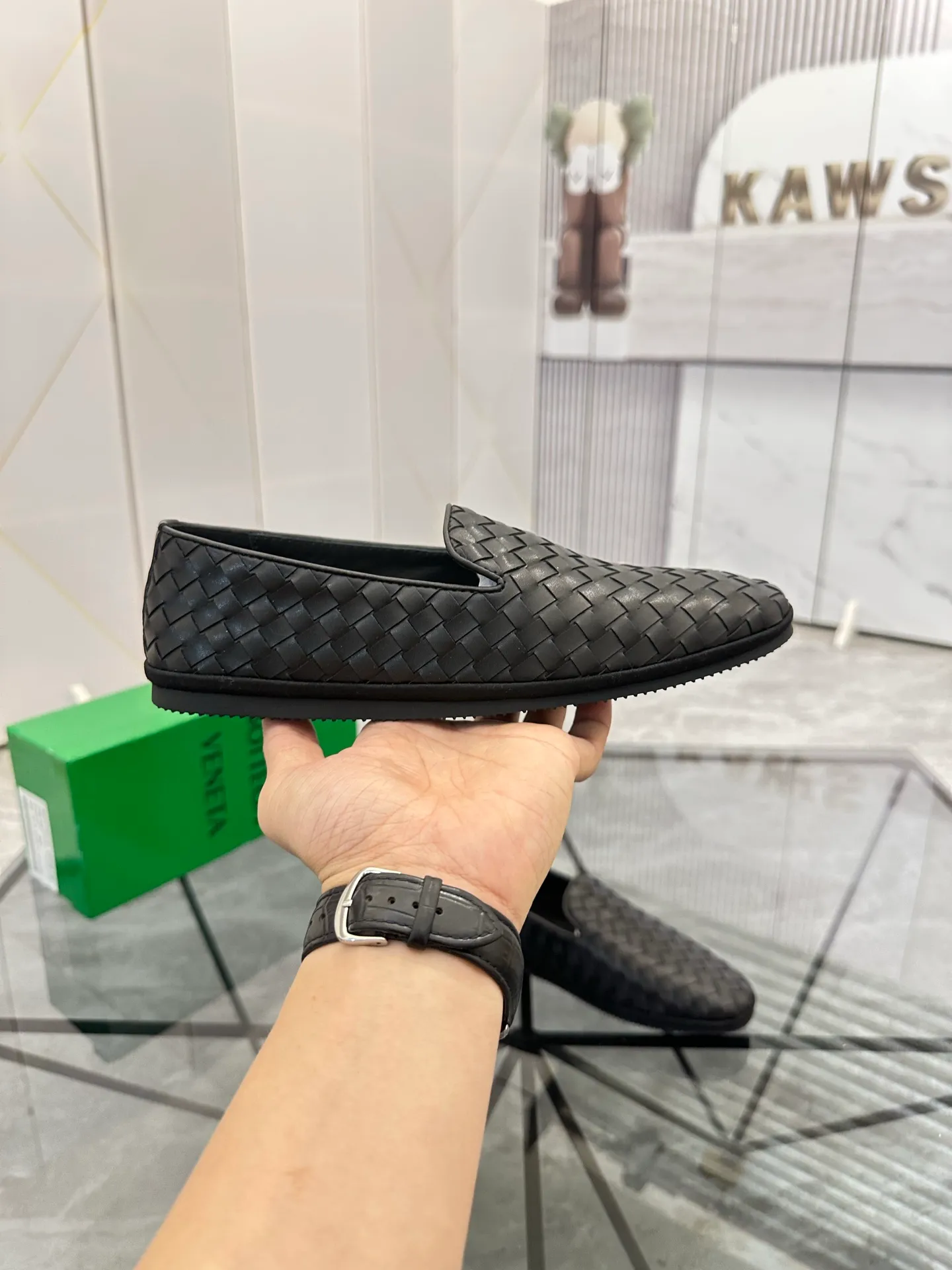Men's shoes for sale 💰: 💰P460¥ Product trademark: BV* "Botte Venetta*" slip-on shoes, lazy shoes, regular size: 38-44. (Can be customized to 45.) Product materials: imported first-layer woven cowhide leather upper, water-dyed cowhide lining, original outsole. No.: D301